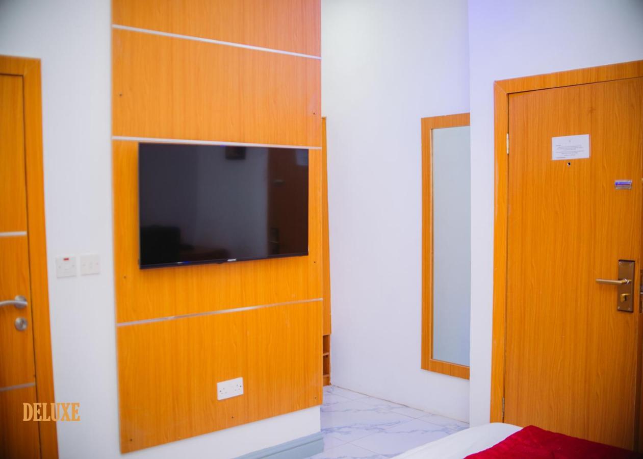 Dominance Events And Suites อิบาดัน ภายนอก รูปภาพ