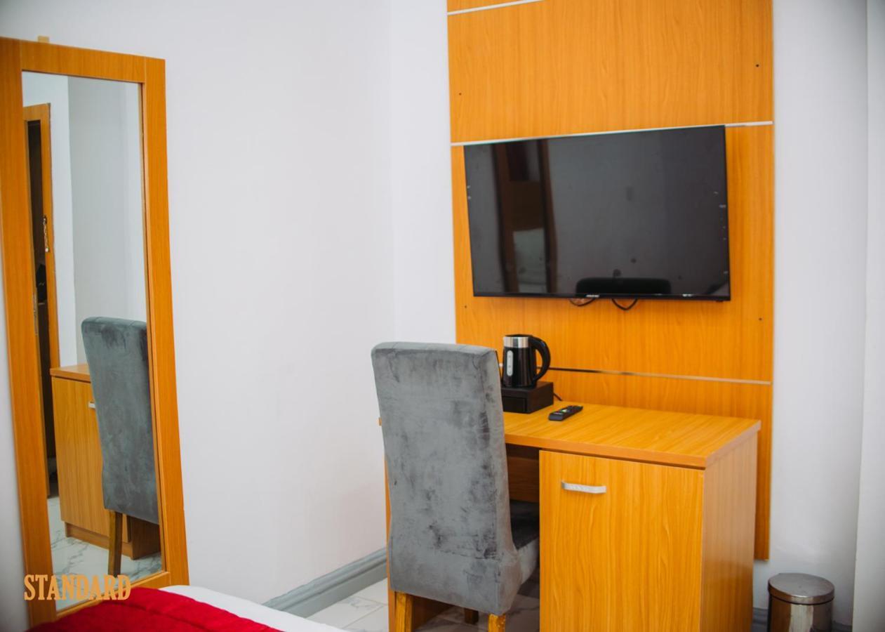 Dominance Events And Suites อิบาดัน ภายนอก รูปภาพ