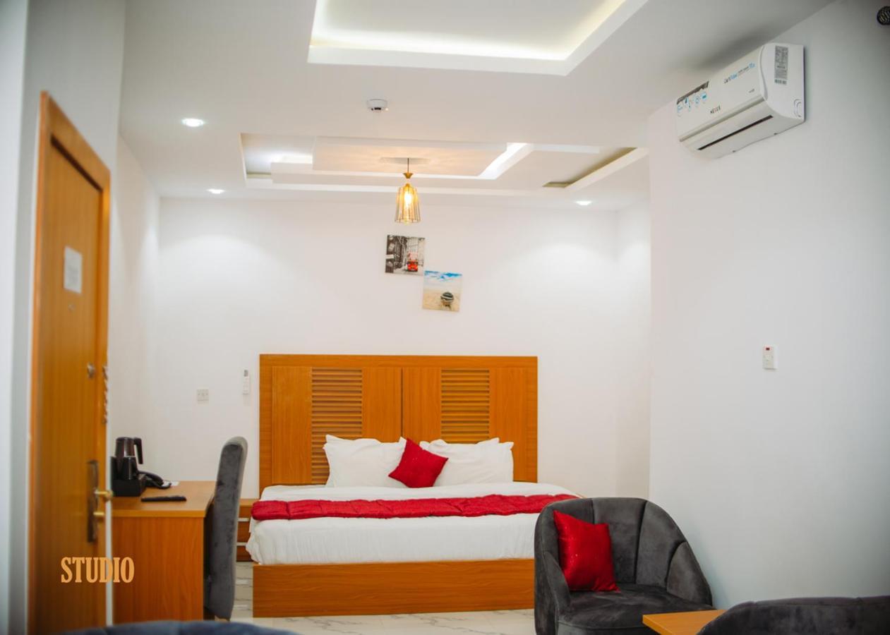 Dominance Events And Suites อิบาดัน ภายนอก รูปภาพ