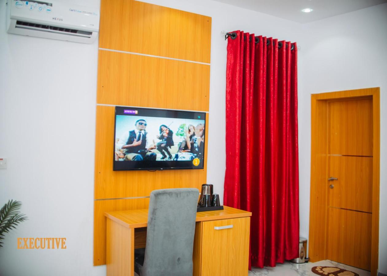 Dominance Events And Suites อิบาดัน ภายนอก รูปภาพ